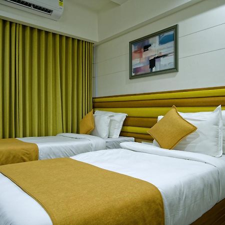 Hotel Lake Point Ahmedabad Luaran gambar