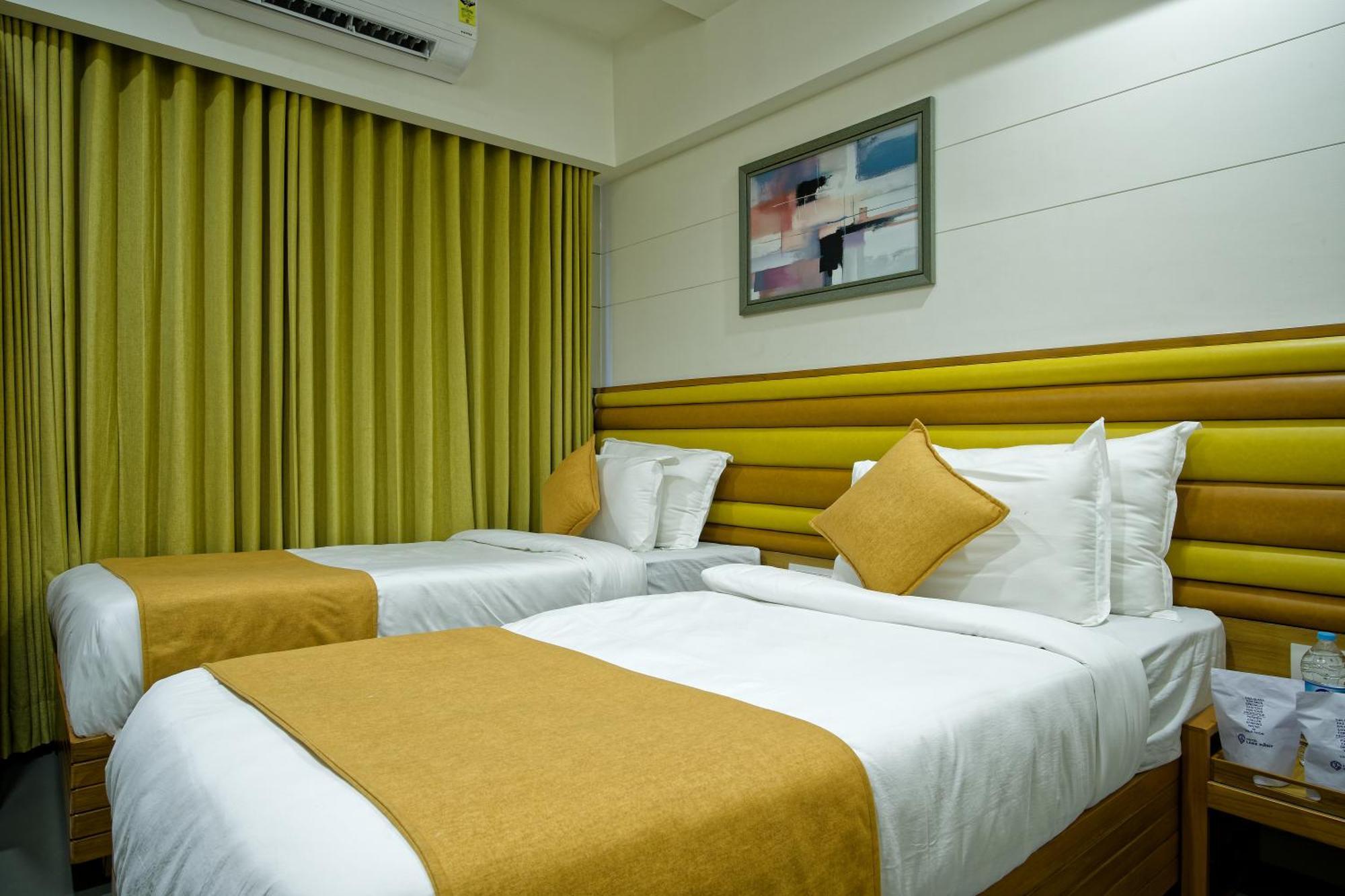 Hotel Lake Point Ahmedabad Luaran gambar