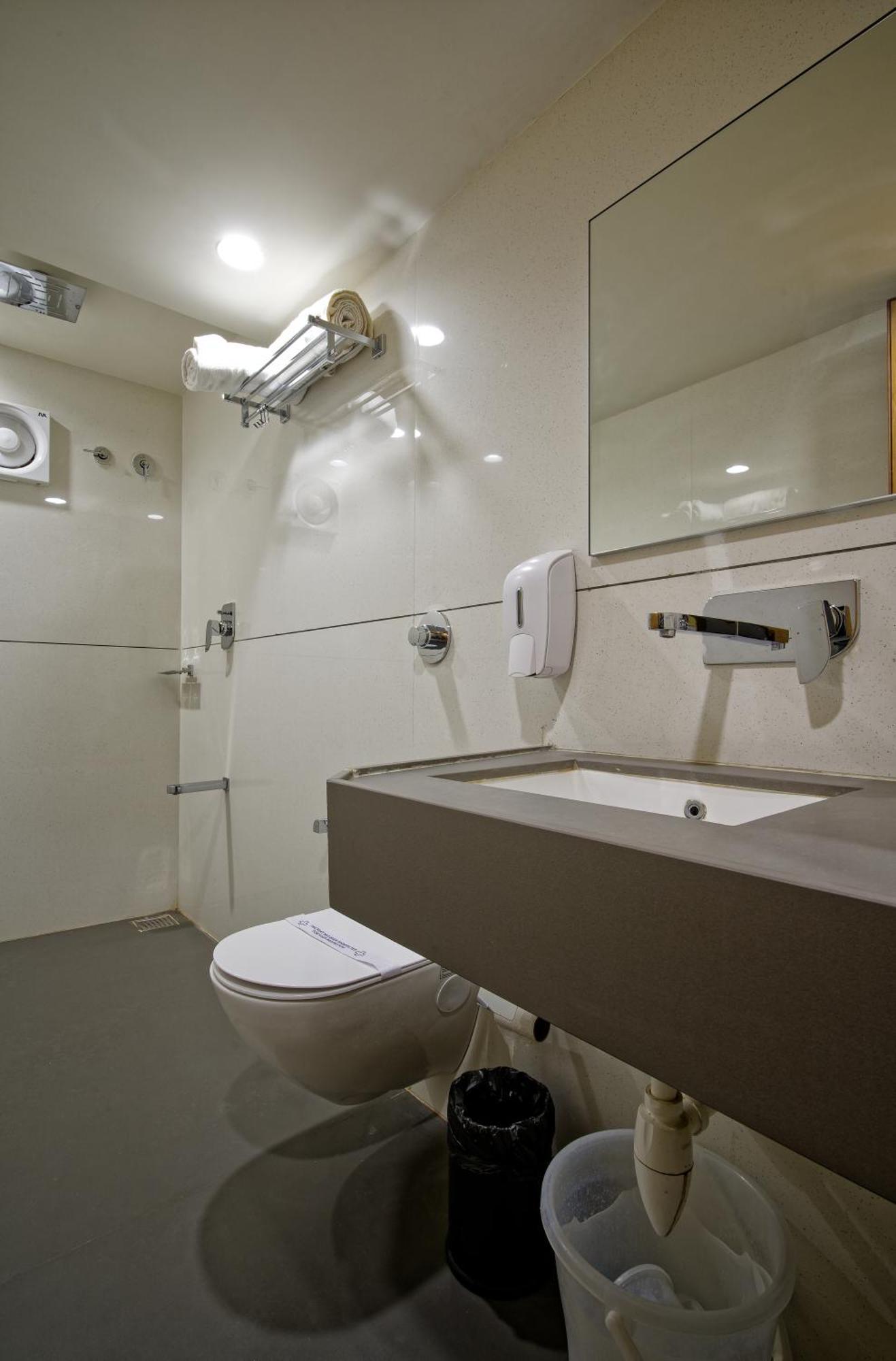 Hotel Lake Point Ahmedabad Luaran gambar