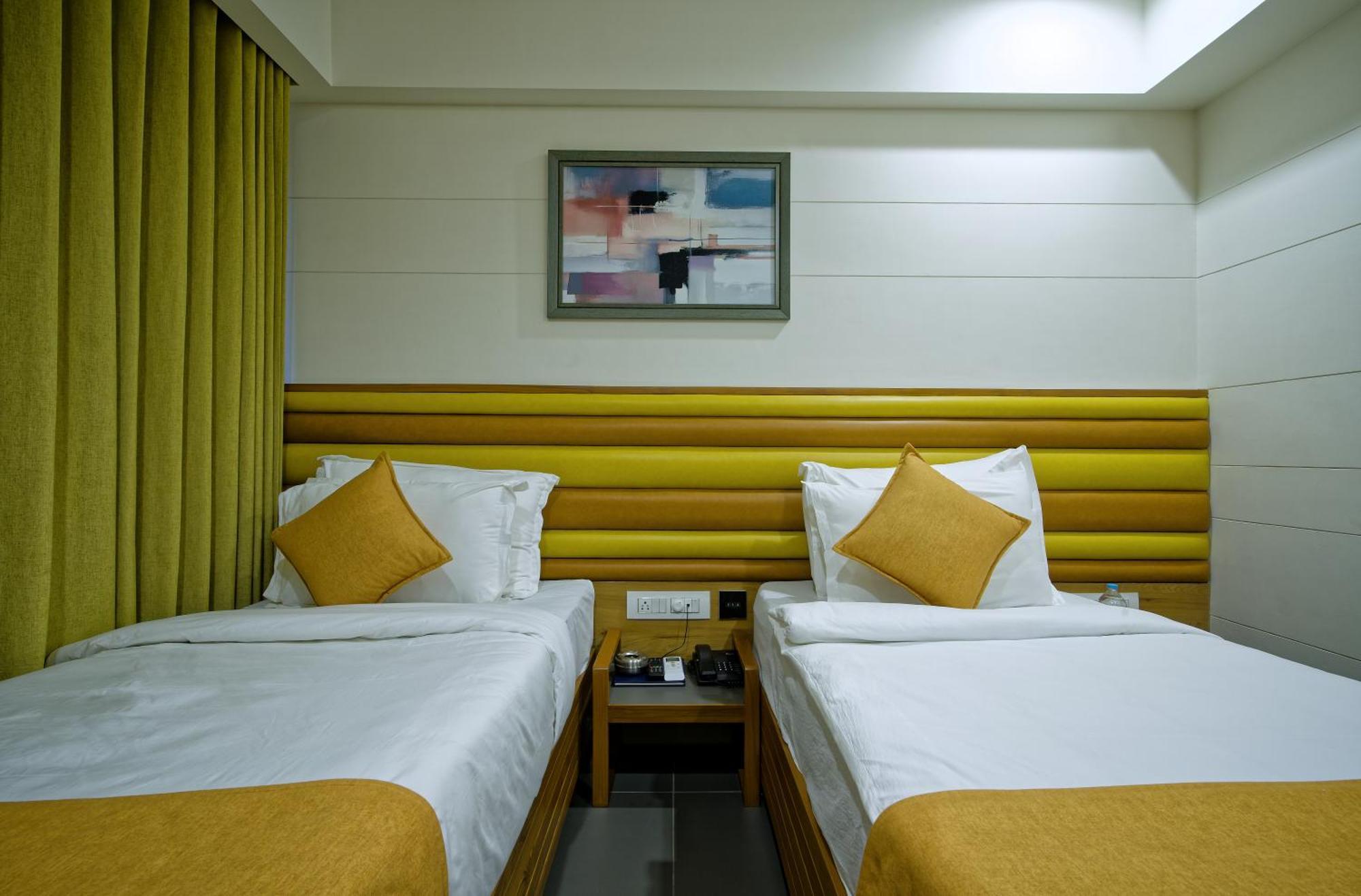 Hotel Lake Point Ahmedabad Luaran gambar