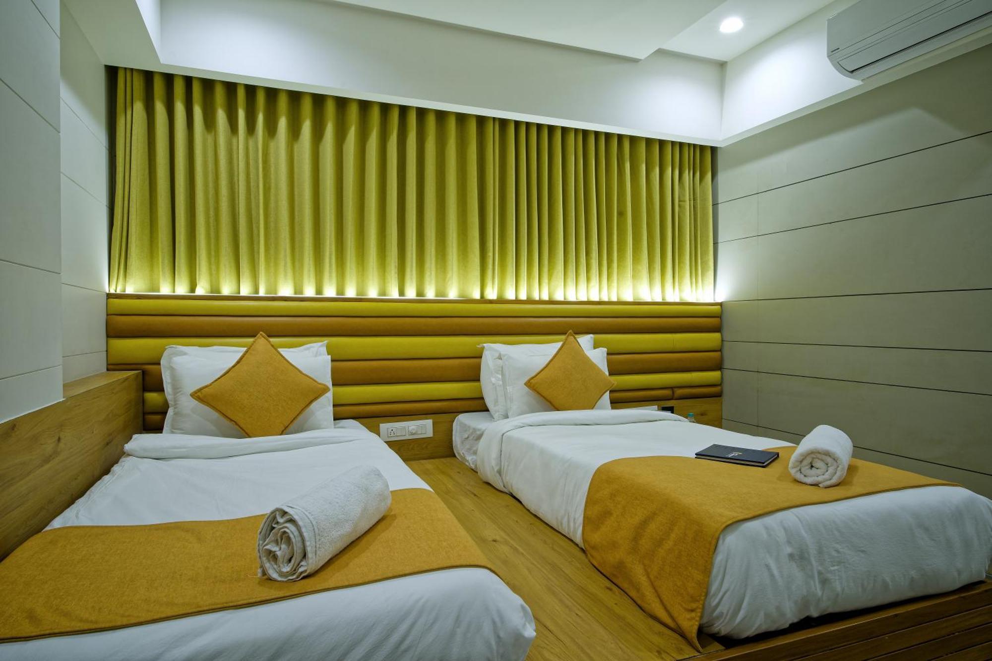 Hotel Lake Point Ahmedabad Luaran gambar