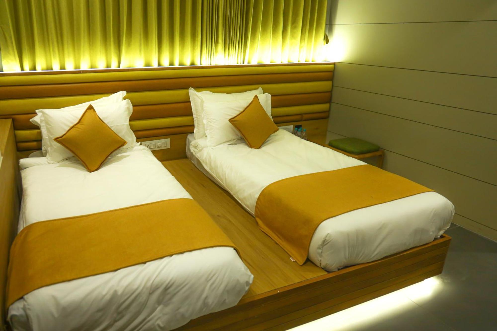 Hotel Lake Point Ahmedabad Luaran gambar