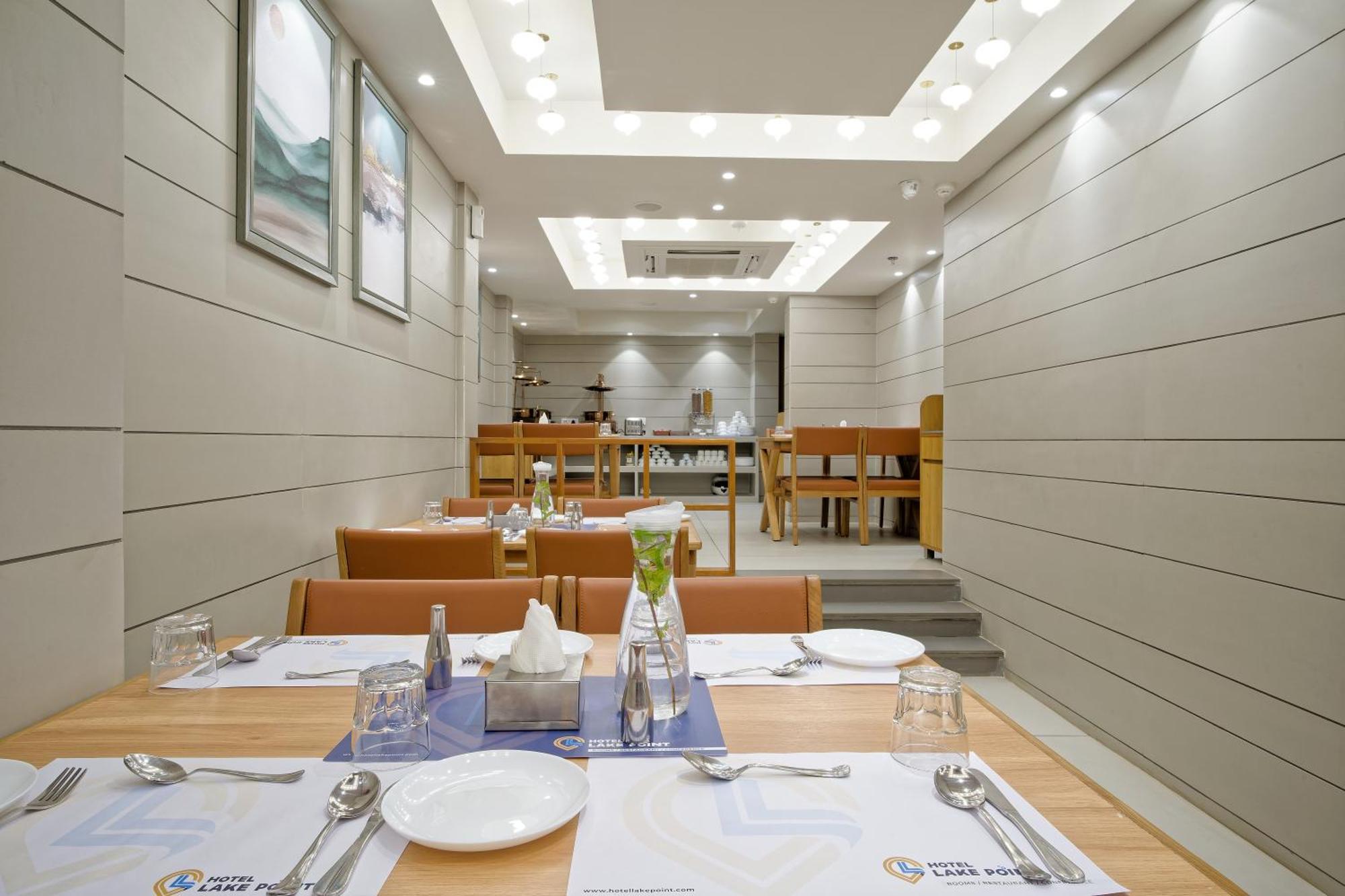 Hotel Lake Point Ahmedabad Luaran gambar