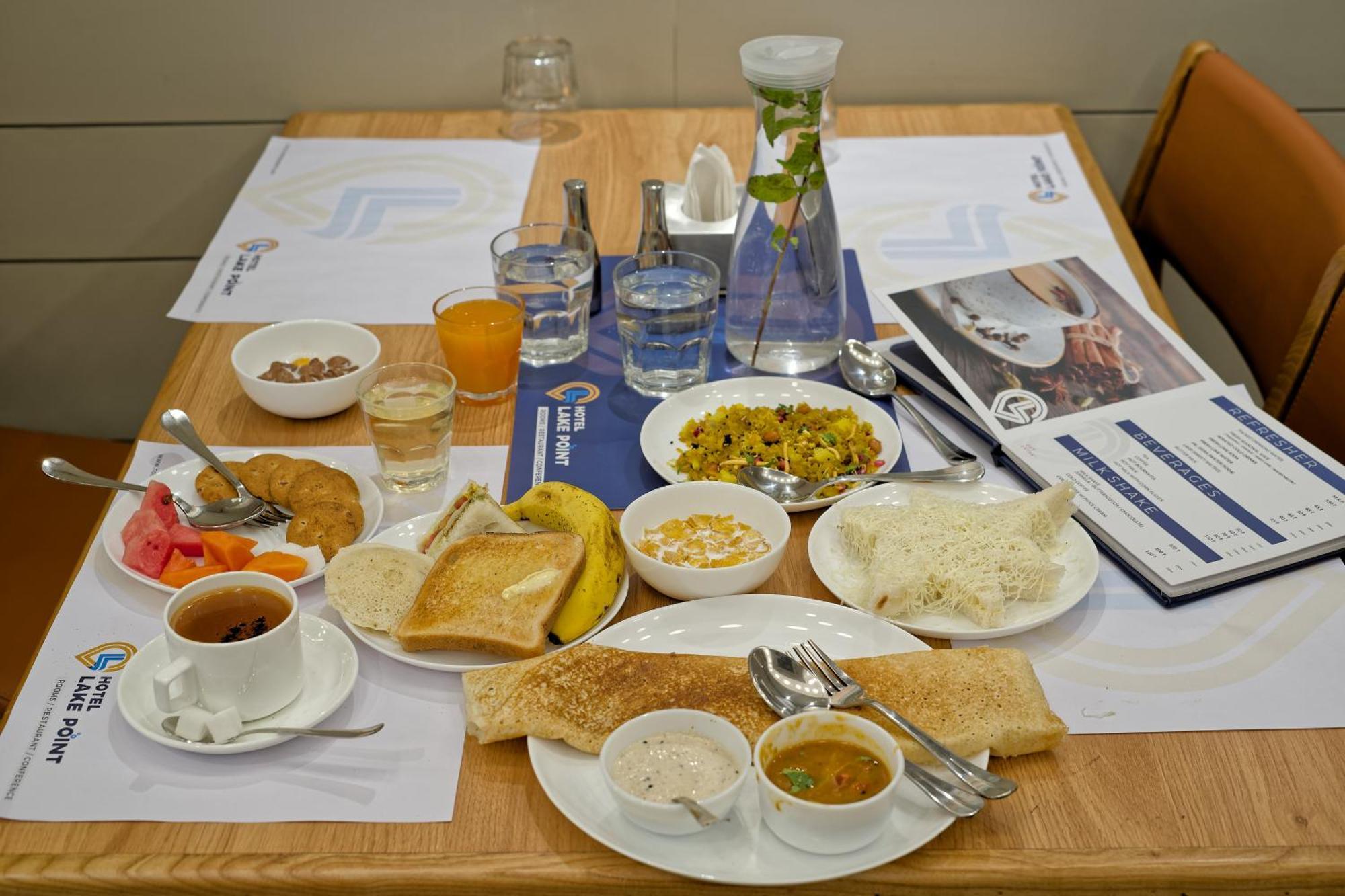 Hotel Lake Point Ahmedabad Luaran gambar