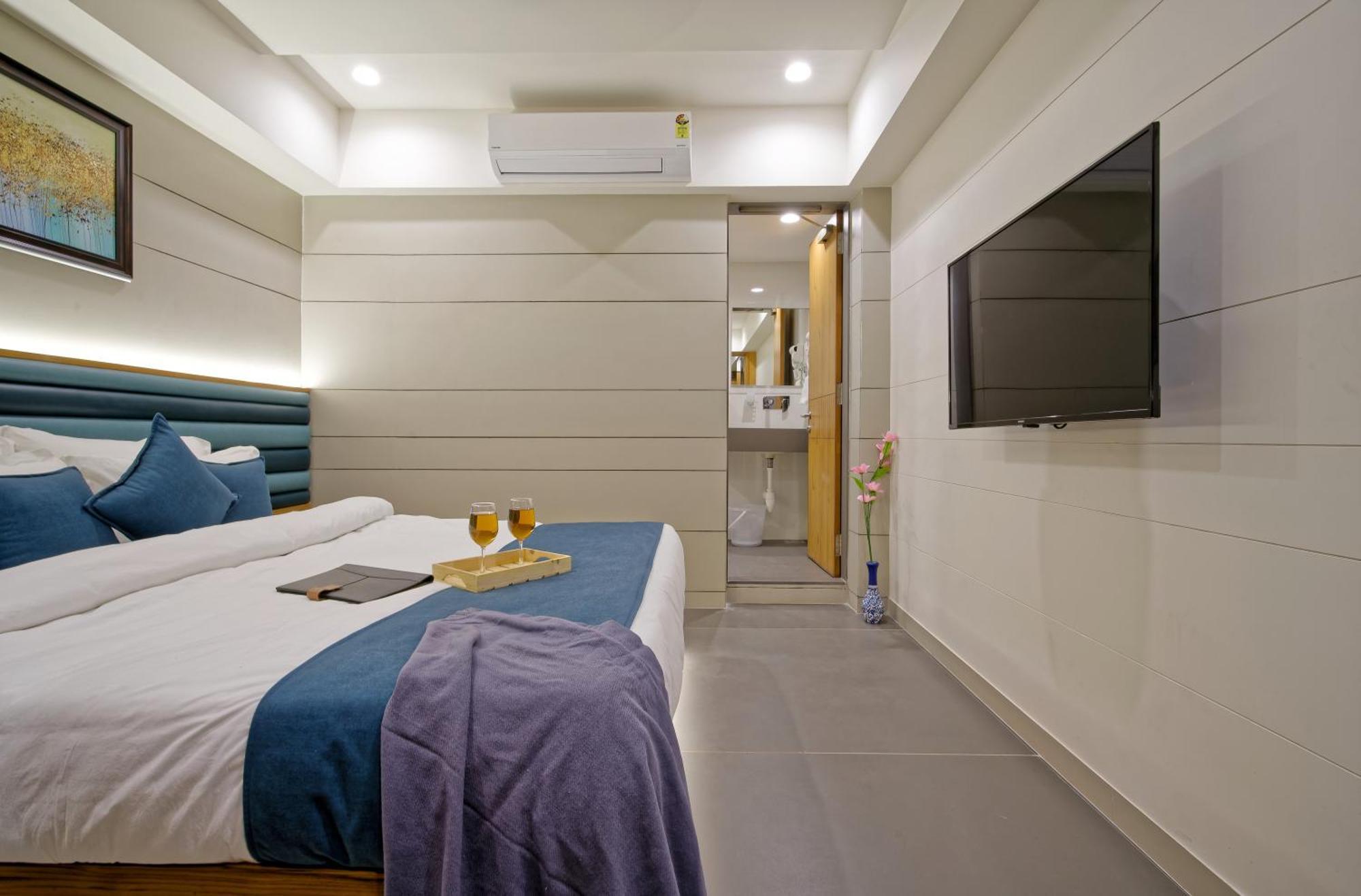 Hotel Lake Point Ahmedabad Luaran gambar