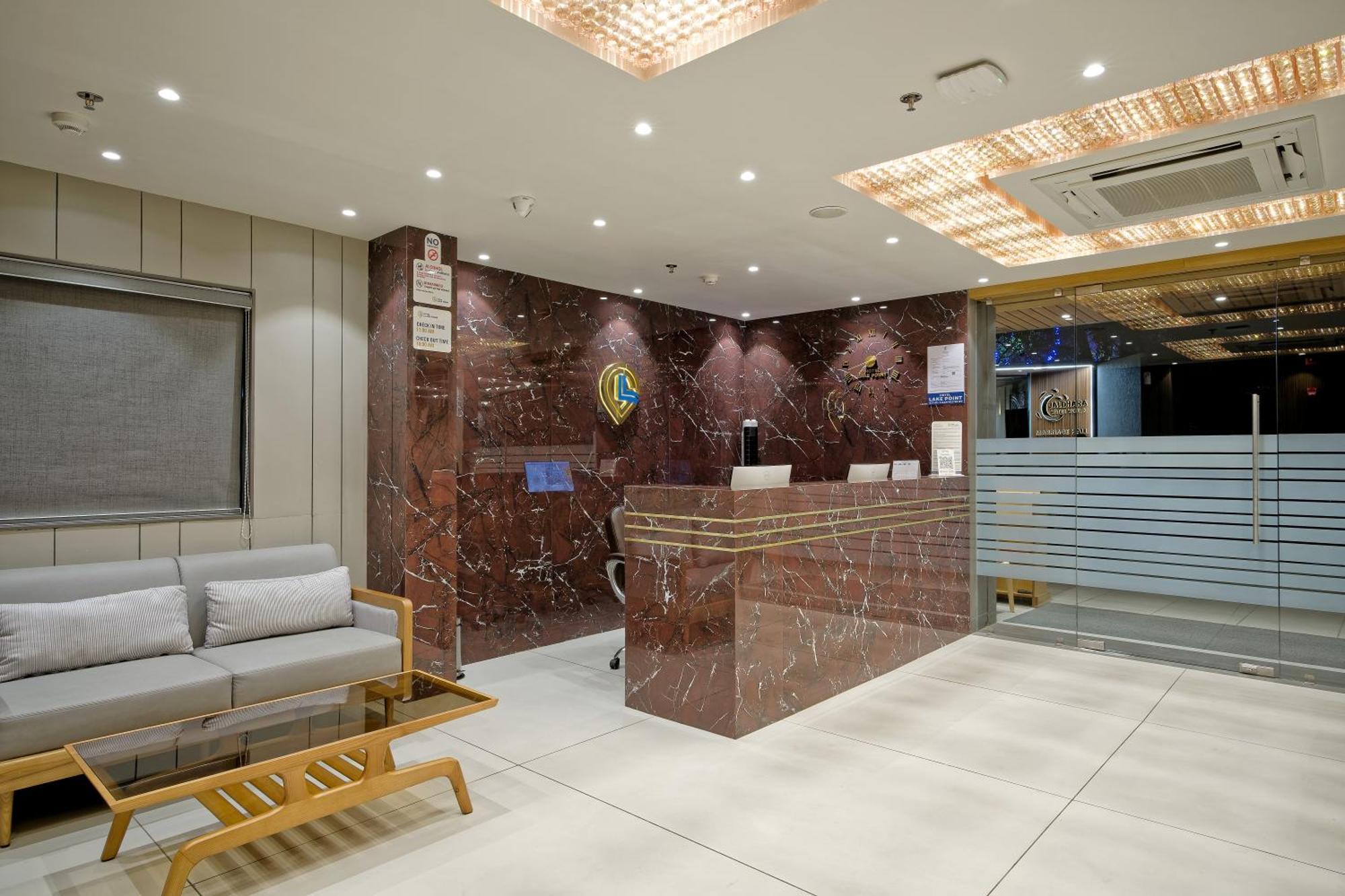 Hotel Lake Point Ahmedabad Luaran gambar