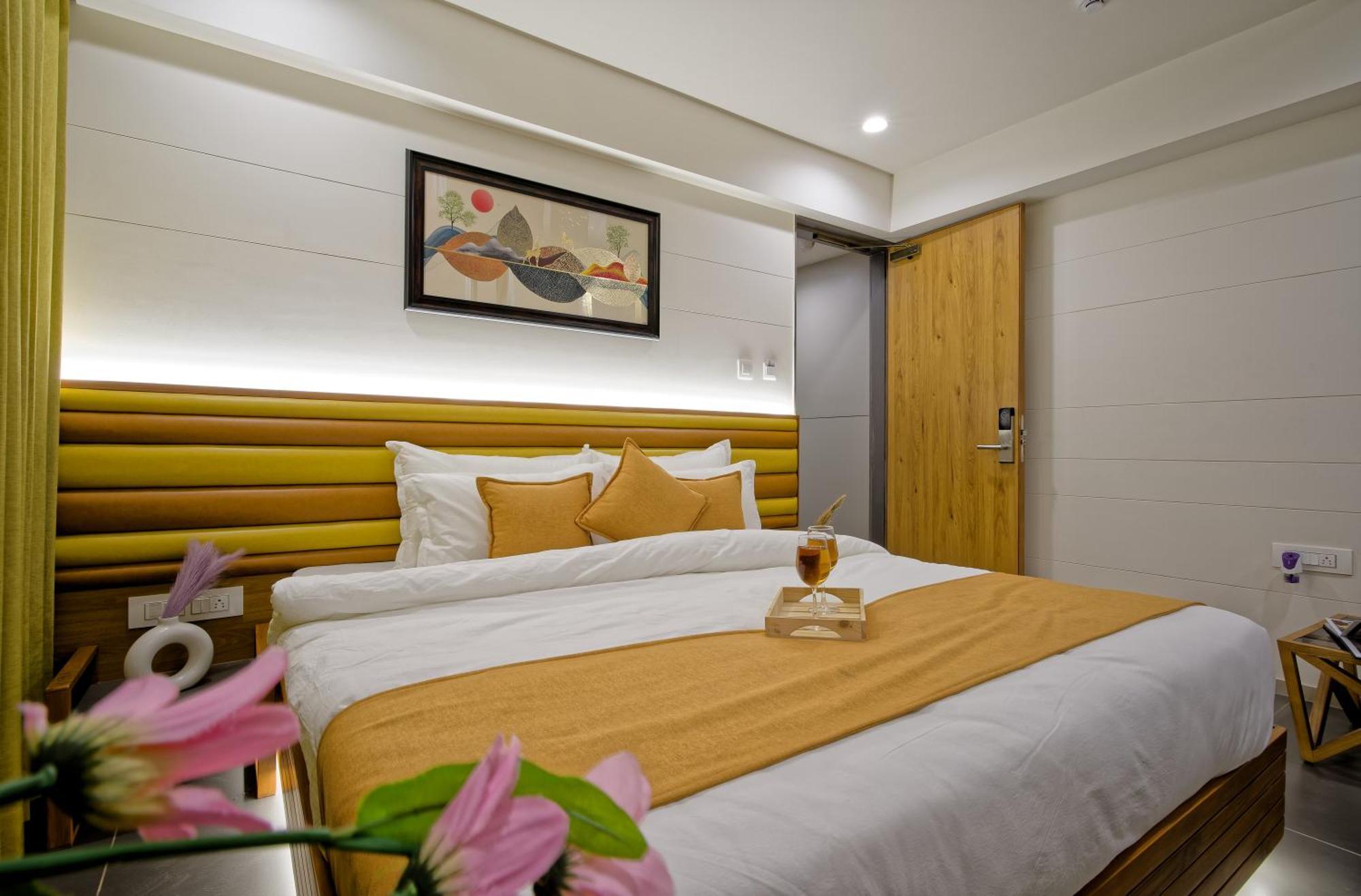 Hotel Lake Point Ahmedabad Luaran gambar