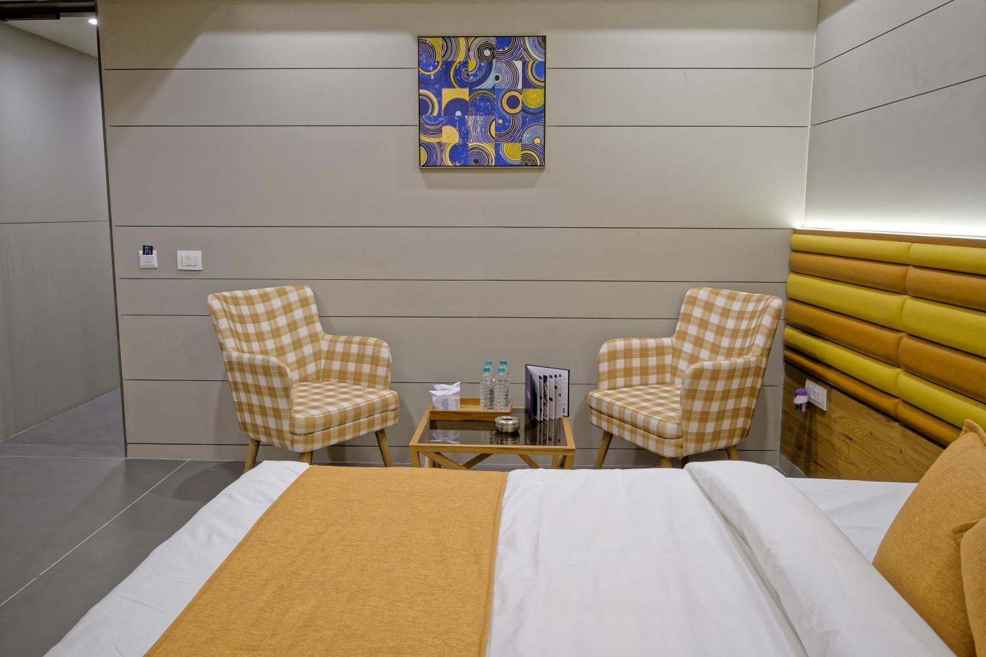 Hotel Lake Point Ahmedabad Luaran gambar
