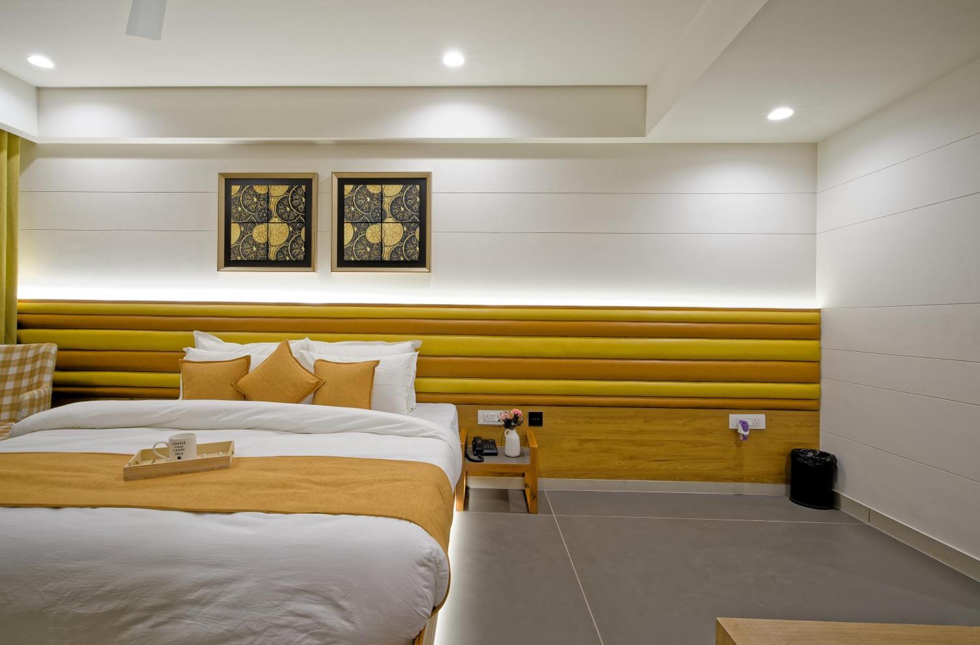 Hotel Lake Point Ahmedabad Luaran gambar