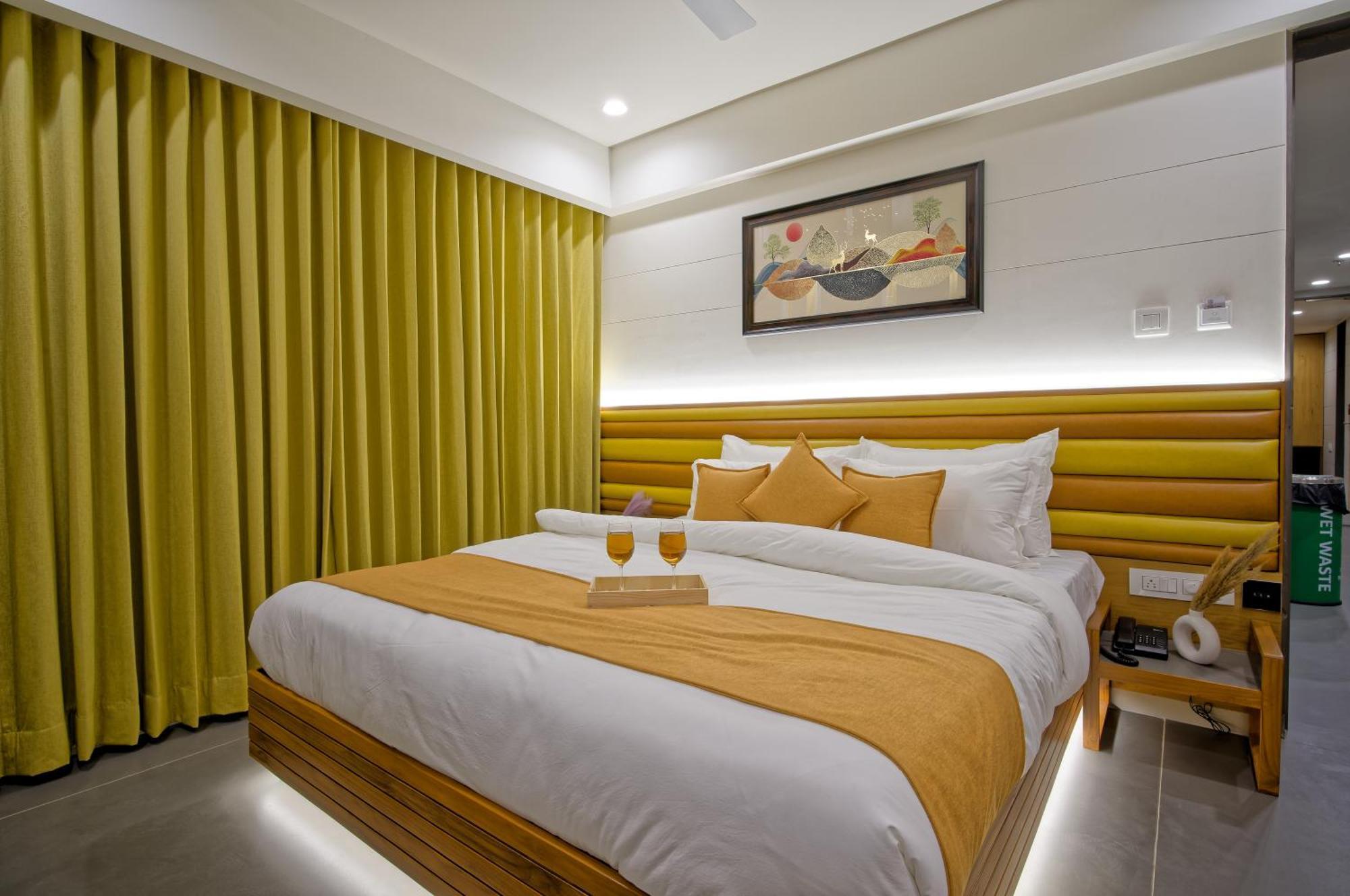 Hotel Lake Point Ahmedabad Luaran gambar