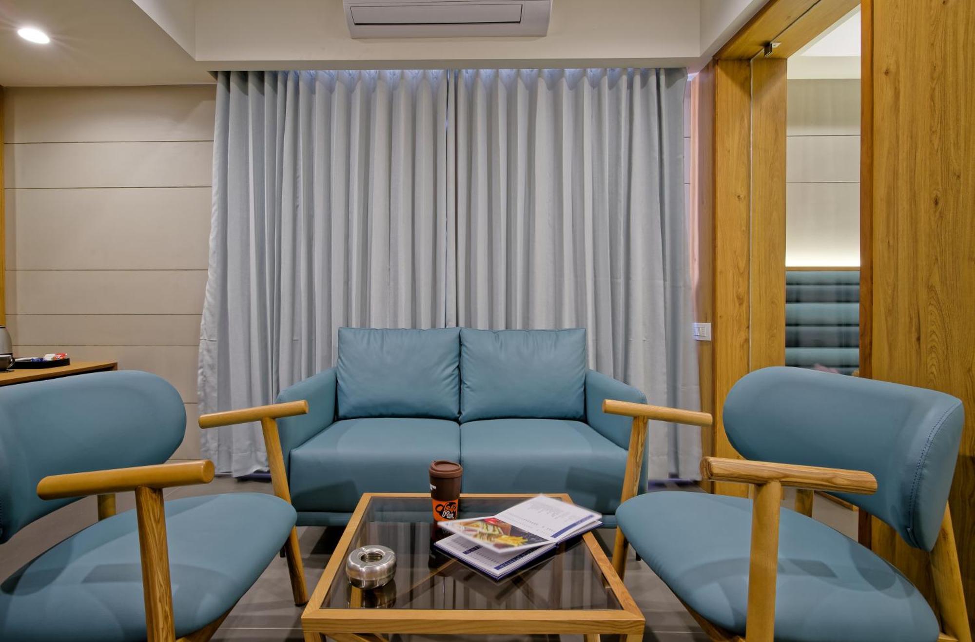 Hotel Lake Point Ahmedabad Luaran gambar