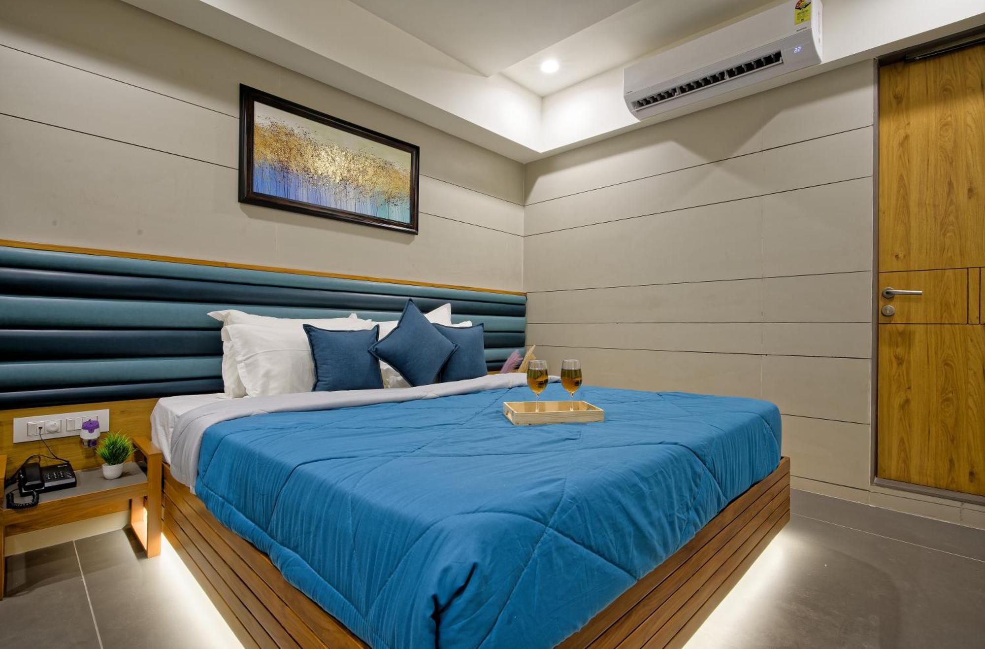 Hotel Lake Point Ahmedabad Luaran gambar