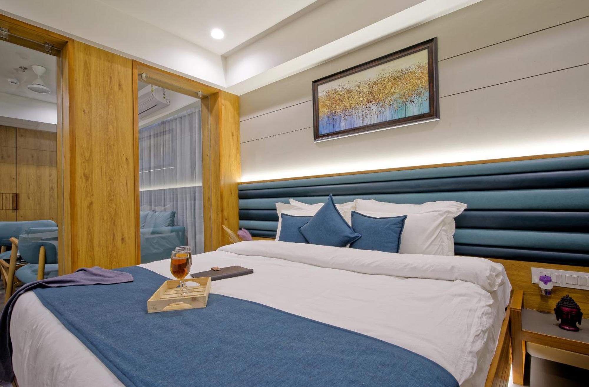 Hotel Lake Point Ahmedabad Luaran gambar