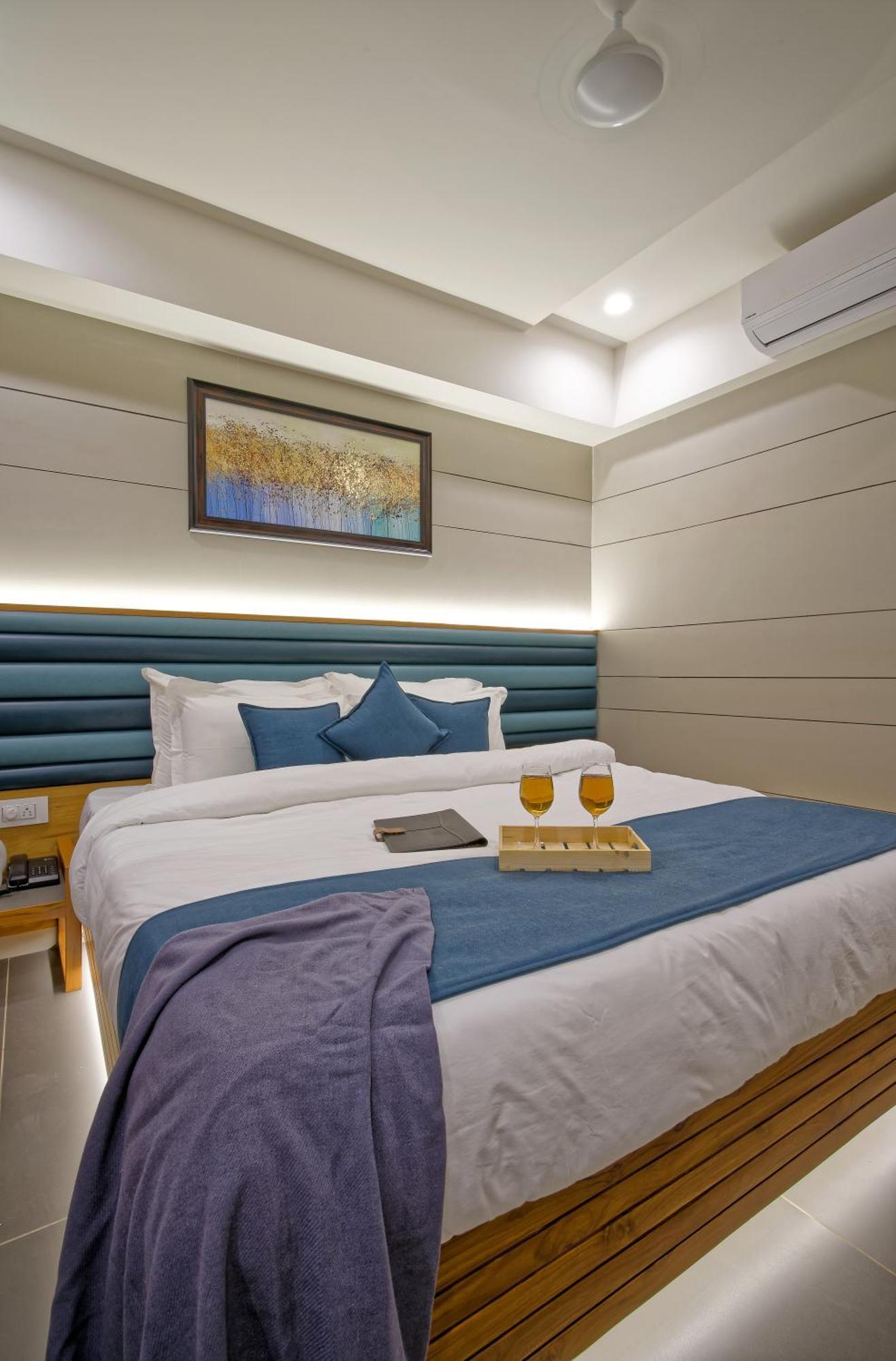 Hotel Lake Point Ahmedabad Luaran gambar